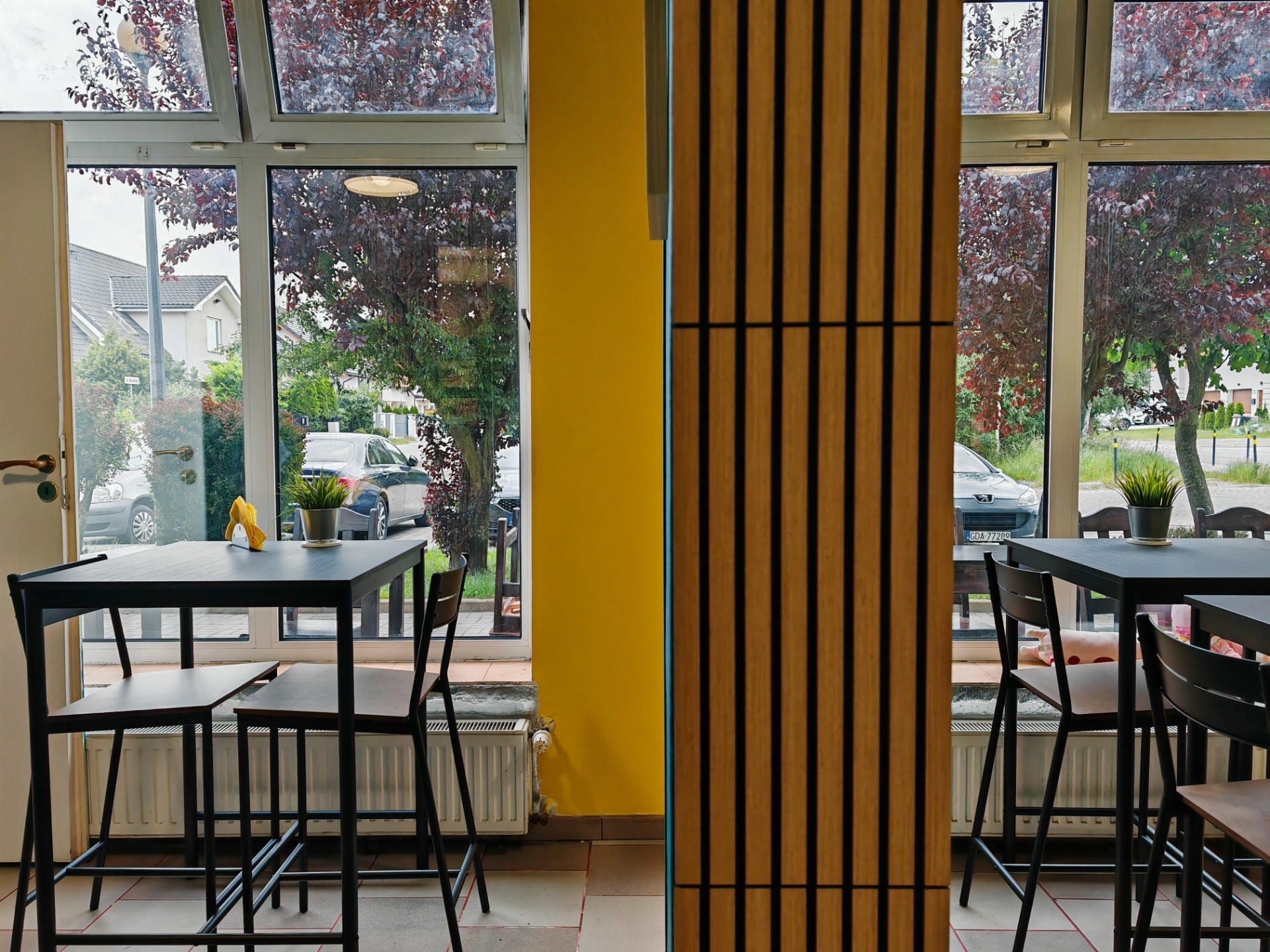 Przytulne wnętrze włoskiej restauracji Od Jutra na Diecie